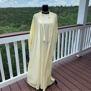 Vintage Hanson‎ Yellow Nightgown and Robe Set